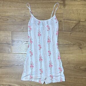 WeWoreWhat Pink and White Floral Romper Onesie Small